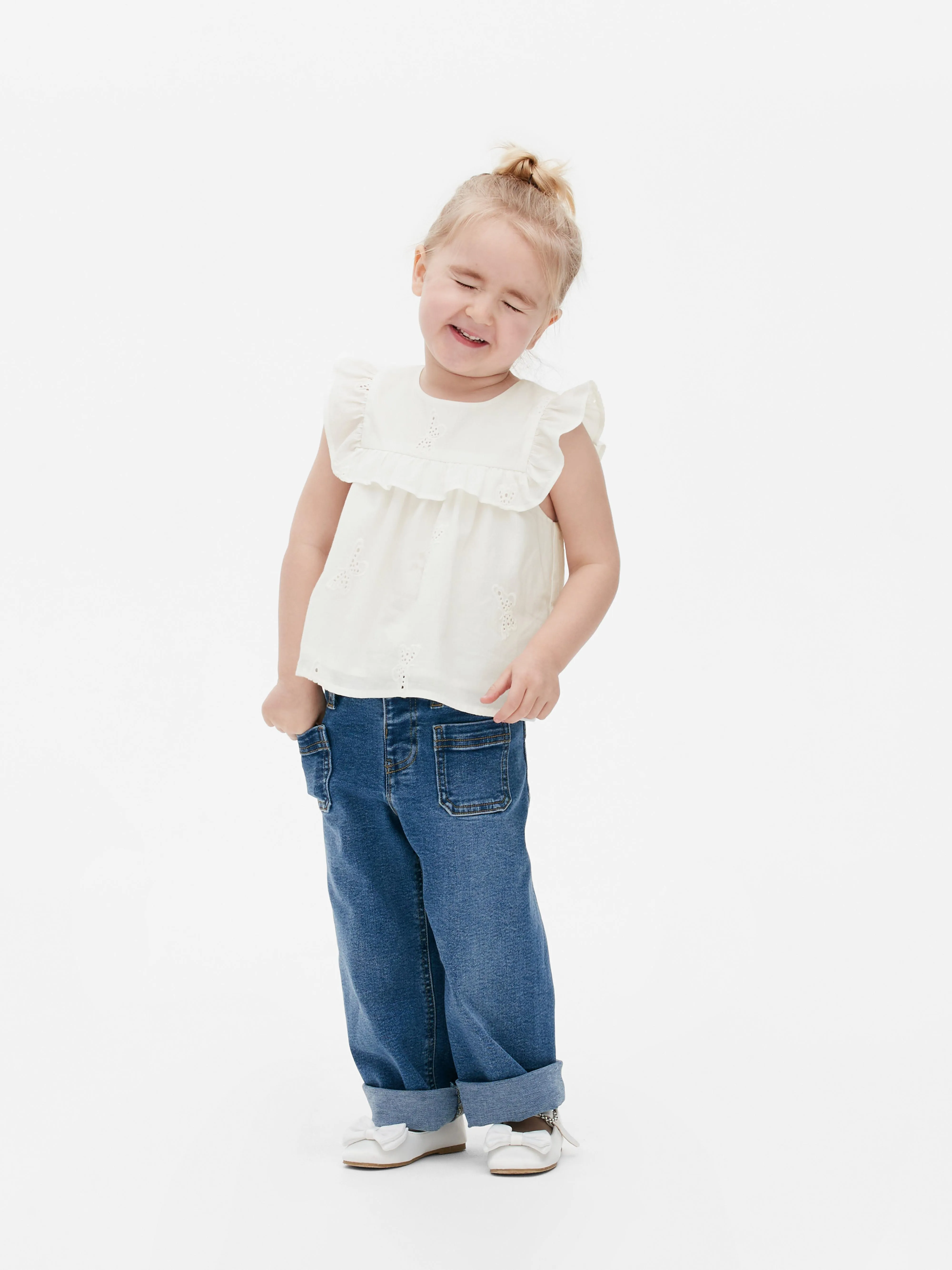 Blusa con mariposa y bordado inglés